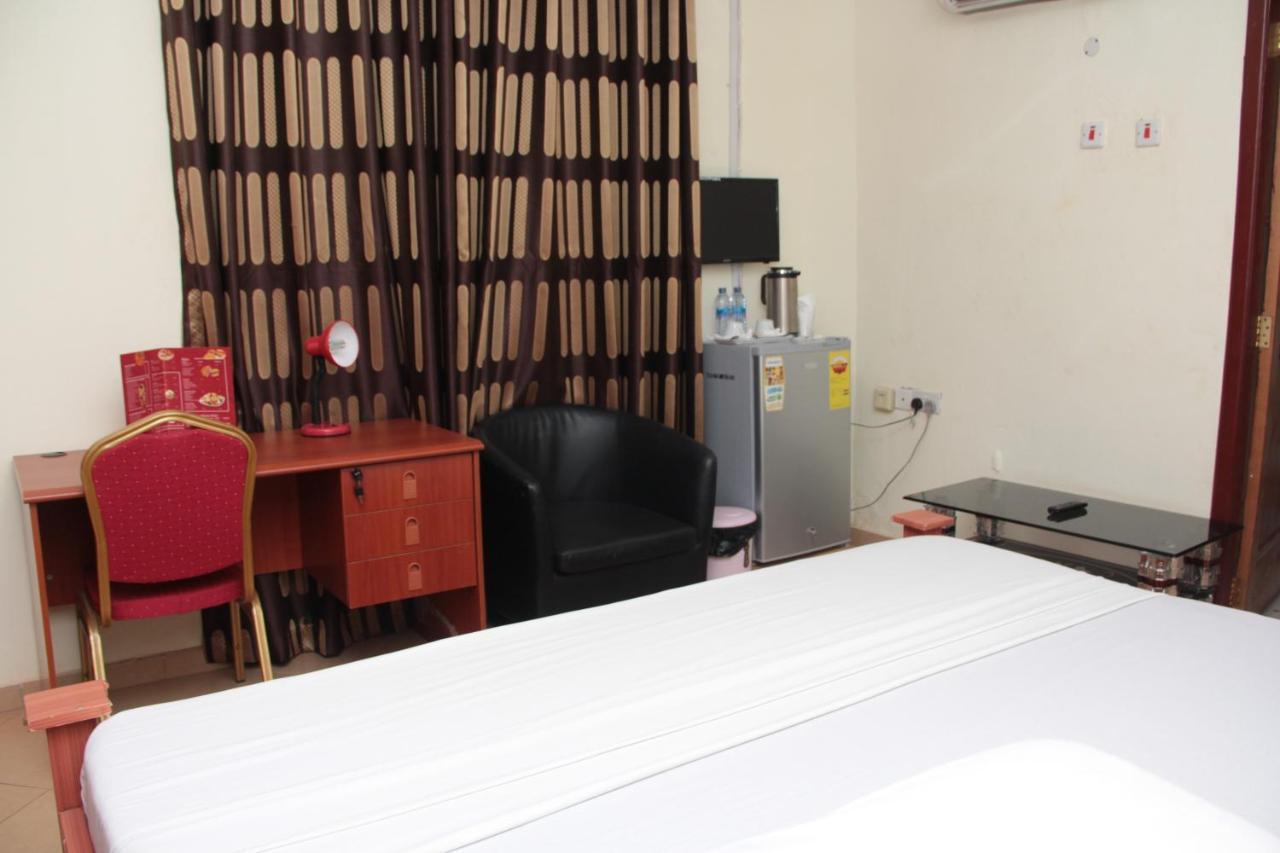 Nbangba Hotel Techiman 外观 照片